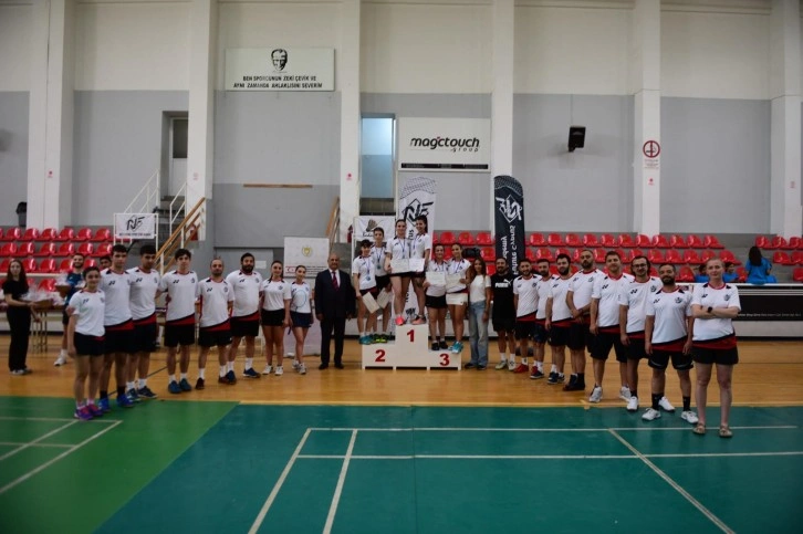 19 Mayıs Gençlik Haftası kapsamında badminton turnuvası düzenlendi