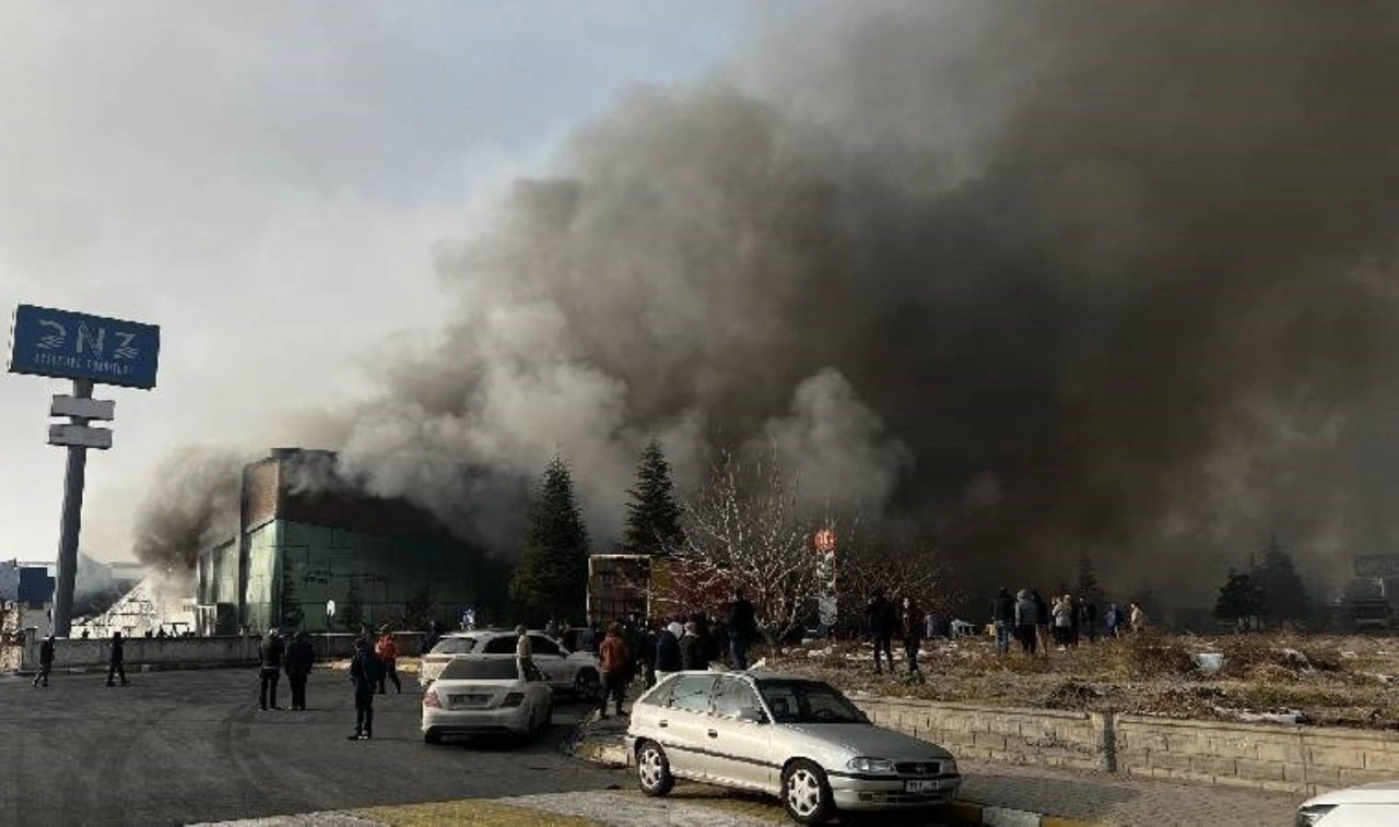 3 işçi hayatını kaybetmişti... Kayseri'deki fabrika yangınında 4 gözaltı