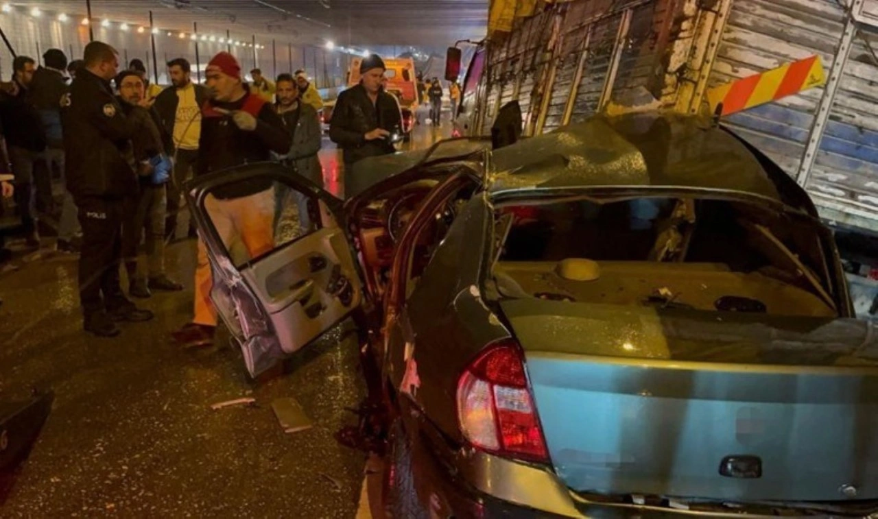 Alt geçitte zincirleme kaza: 1 ölü, 1’i ağır 4 yaralı