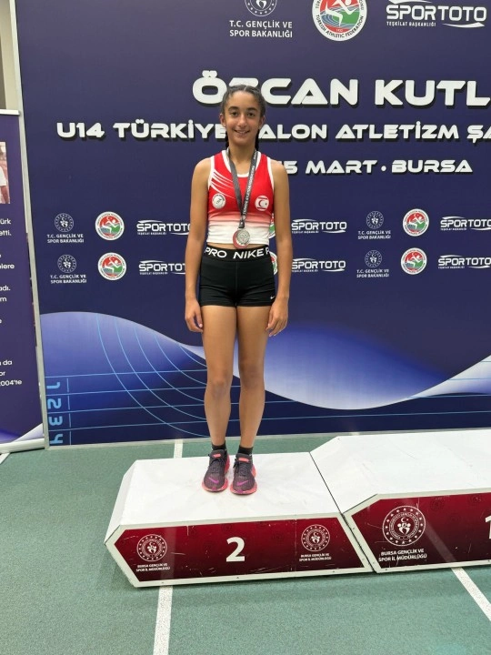 Azra Avcı, U14 Türkiye Salon Şampiyonasında ikinci oldu