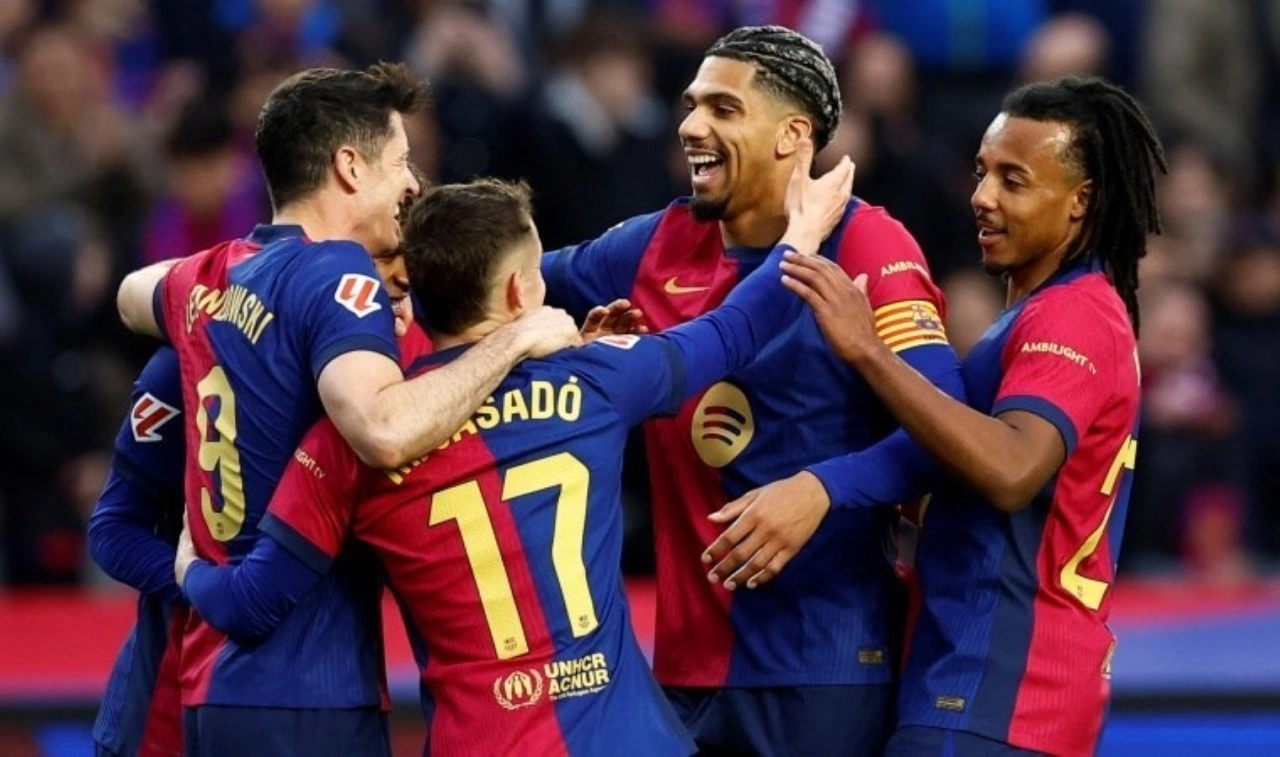 Barcelona 10 kişi kalan Real Sociedad'a acımadı!