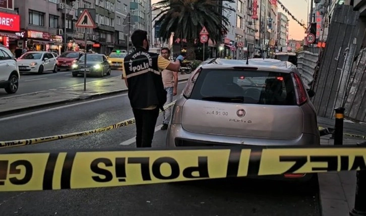 Bayrampaşa'da otizmli genç 5'inci kattan otomobilin üzerine düştü