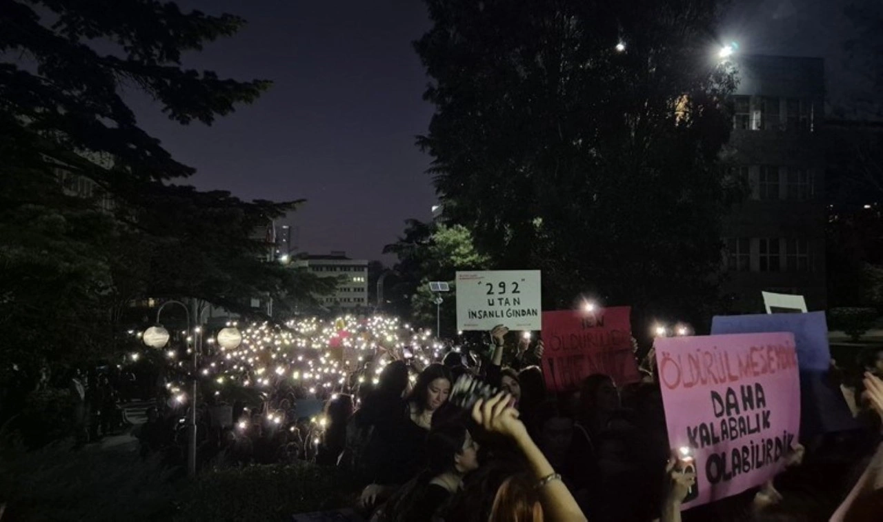 Boğaziçi Üniversitesi'nde 'Ayşenur' ve 'İkbal' protestosu: Kapıları kitledi