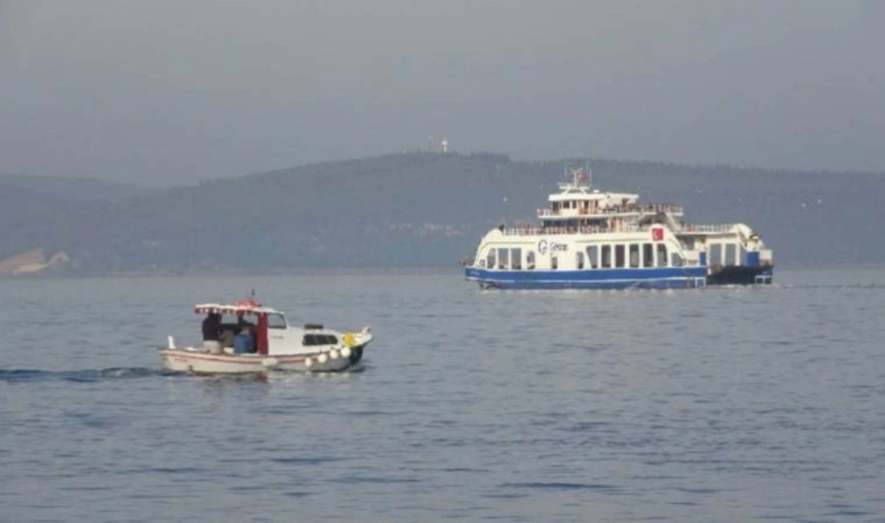 Bozcaada ve Gökçeada'ya yarınki bazı feribot seferleri iptal edildi