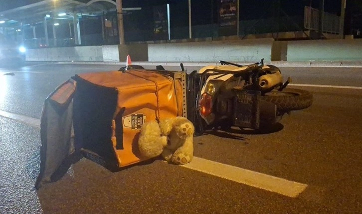 Bursa'da, bariyerlere çarpan motosikletli kurye kurtarılamadı: Bir ayrıntı yürekleri dağladı...