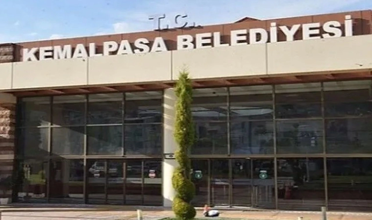 CHP'li Kemalpaşa Belediyesi'ne operasyon: 5 gözaltı