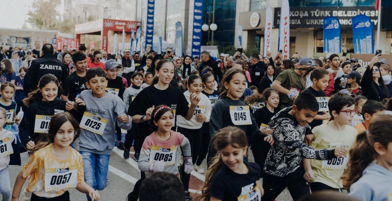 Çocuklar da maraton heyecanına ortak oldu… Ülker Lefkoşa Çocuk Koşusu tamamlandı