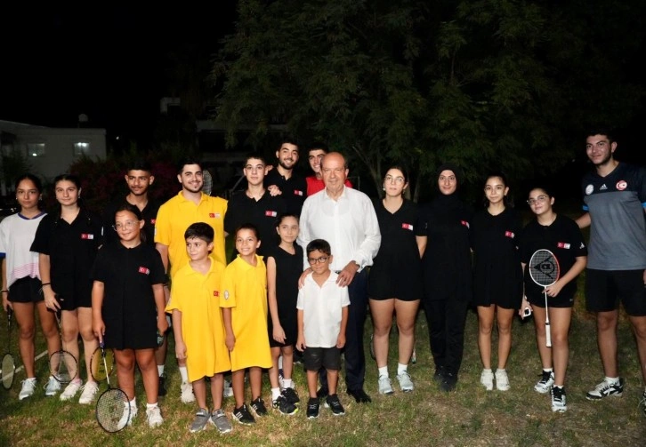 Cumhurbaşkanı  Tatar, Badminton müsabakalarını izledi