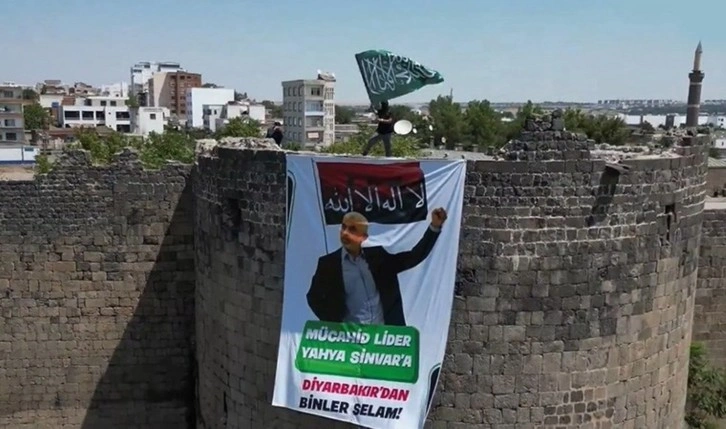 Diyarbakır surlarına yeni Hamas lideri Yahya Sinvar'ın posteri asıldı