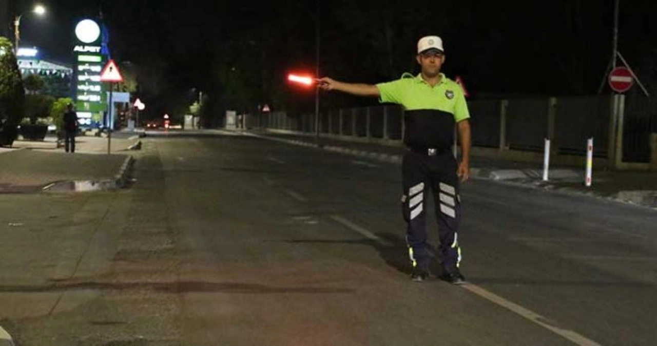 Dün ülke genelinde yapılan trafik denetimlerinde 11 araç trafikten men edildi, 3 sürücü tutuklandı