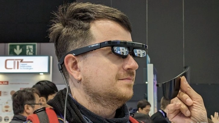 Eyecane AR 4K gözlük tanıtıldı: Retina körleşmesini düzeltecek