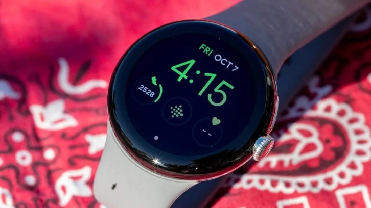 Google Pixel Watch yeni ekran