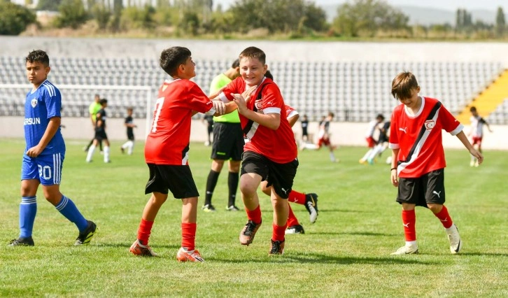 Gururumuz U12 Milli Futbol Takımı galip 