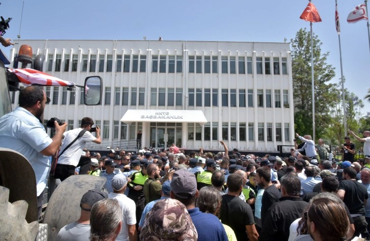 Hayvan üreticilerinin eyleminde 4 kişi tutuklandı