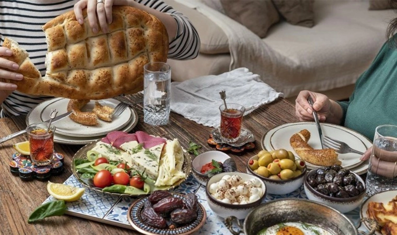 İftar ne zaman? 15 Mart 2025 Ramazan İmsakiyesi: İstanbul Ankara İzmir iftar ve sahur saatleri....