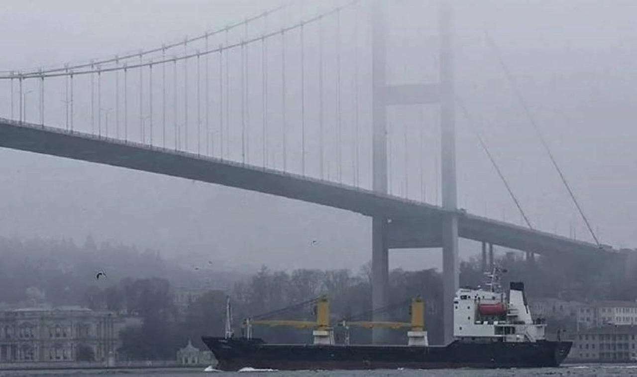 İstanbul Boğazı'nda gemi trafiği çift yönlü askıya alındı!