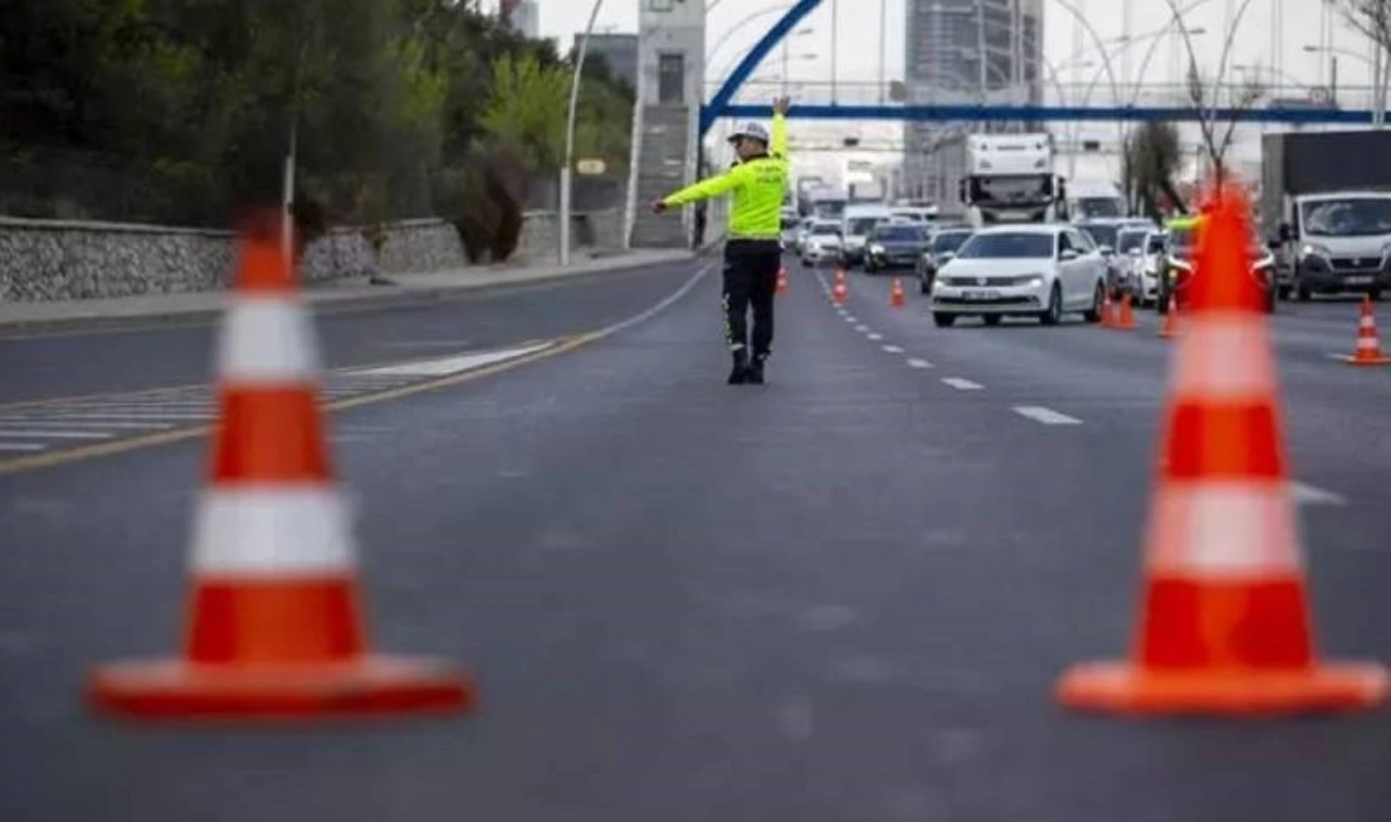 İstanbul'da hangi yollar trafiğe kapatıldı? Kapalı yollar ve alternatif güzergahlar...