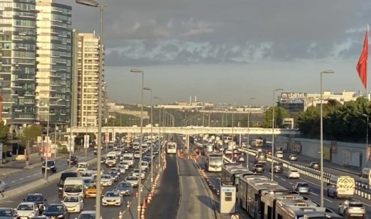 İstanbul’da okulun ilk günü trafik yoğunluğu yaşandı