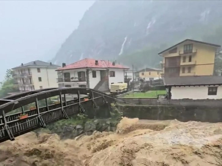 İtalya'nın kuzeybatısında şiddetli yağışlar sel ve heyelanlara neden oldu