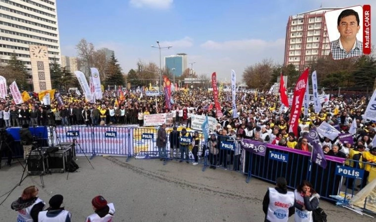 KESK‘in mitinginde bir araya gelen emekçiler, ‘Geçinemiyoruz’ diyerek isteğini haykırdı