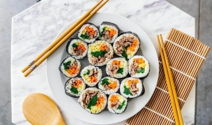 Kore'nin renkli ve lezzetli pirinç ruloları: Kimbap tarifi