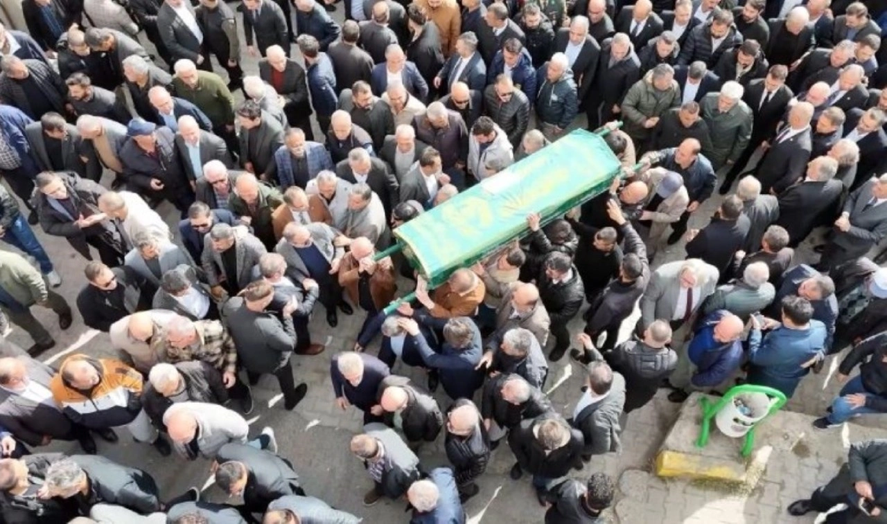 Kuzeni tarafından öldürülen Belediye Başkanı Hilmi Şen son yolculuğuna uğurlandı