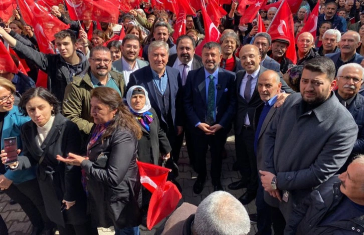 Malatya Büyükşehir Belediye Başkan Adayı Veli Ağbaba Arguvan’da düzenlenen halk buluşmasına katıldı