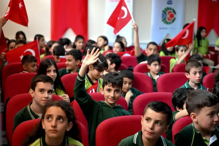 Malatya Büyükşehir Belediyesi'nden Öğrencilere Kaynak Kitap Desteği