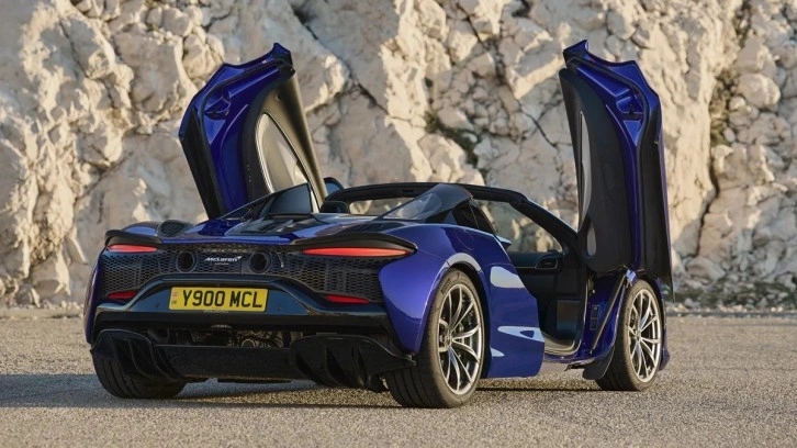 McLaren, 700 beygirlik yeni modelini tanıttı: Artura Spider