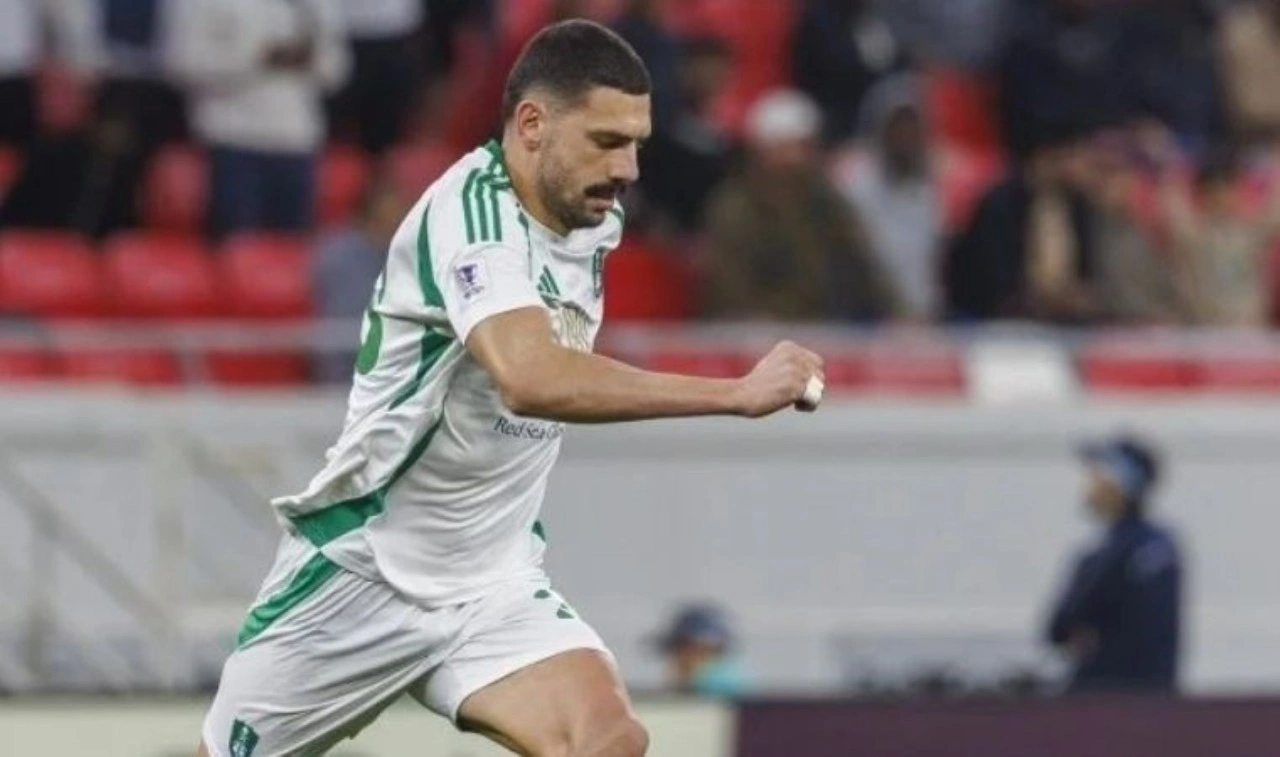 Merih Demiral'lı Al Ahli, 1 puanı 90'da kurtardı