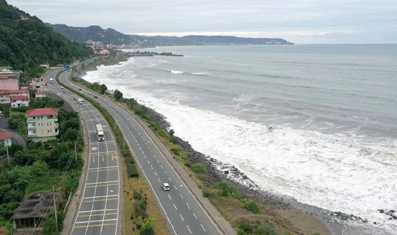 Meteoroloji saat verdi... Doğu Karadeniz için 'kuvvetli fırtına' uyarısı!