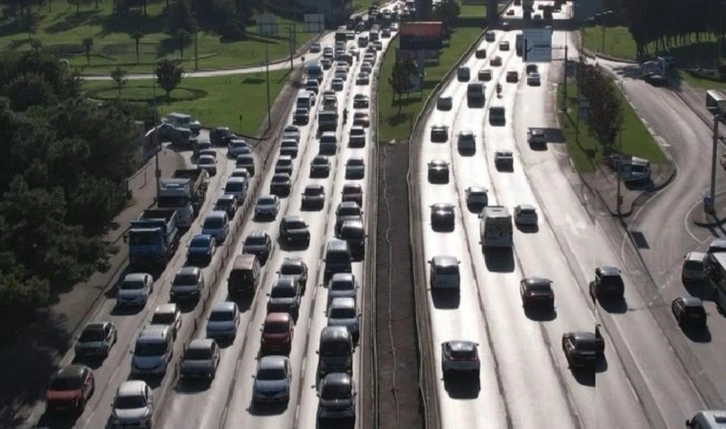 Okullar açıldı, Bursa’da yollar tıkandı