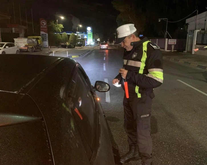 Polis 3 ilçede asayiş ve trafik denetimi yaptı…68 araç trafikten men edildi