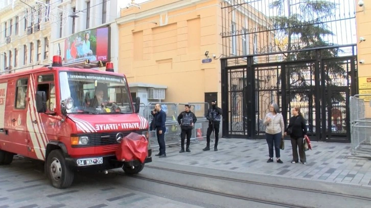 Rusya Başkonsolosluğu bahçesinden yükselen duman itfaiyeyi harekete geçirdi