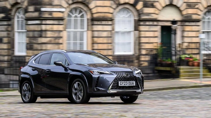 Tamamen elektrikli yeni Lexus UX 300e Türkiye'de satışa çıktı!