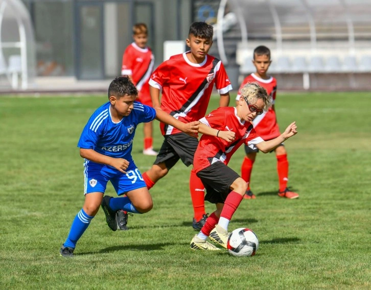 U 12’ler maçlara devam