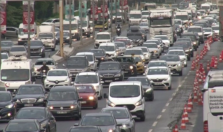 'Uyum' haftası başladı: İstanbul'da trafikte yoğunluk oluştu