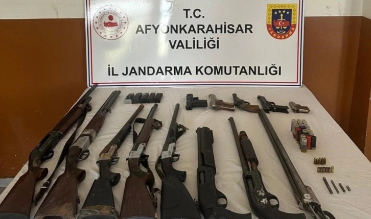 Yer: Afyonkarahisar... Cephaneliğe yetecek kadar ruhsatsız silahla yakalandı