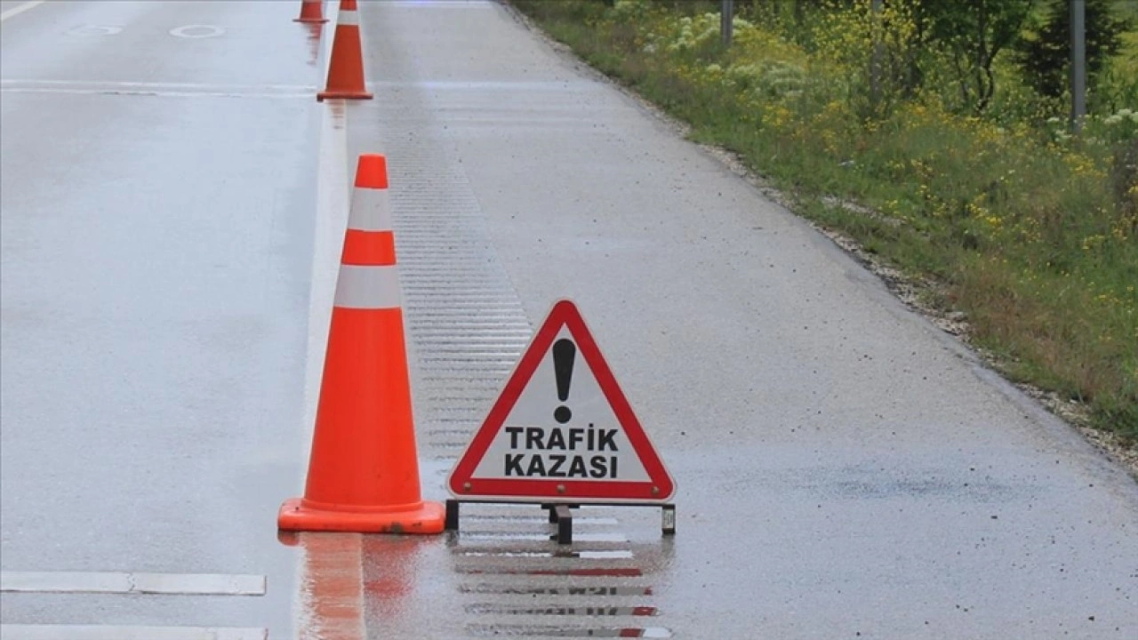 Yeşilköy'de ehliyetsiz motosiklet sürücüsü kaza yaptı