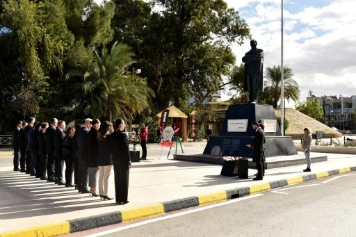 24 Kasım Öğretmenler Günü dolayısıyla Lefkoşa Atatürk Anıtı önünde tören düzenlendi