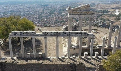 Bergama'daki yüzey araştırmalarında yaklaşık 4 bin 500 yıllık tanrıça figürü bulundu