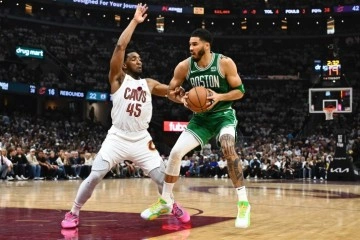 Boston ve Dallas avantajlı