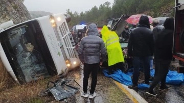 Bursa'da cenazeye gidenleri taşıyan midibüs kaza yaptı: Ölü ve yaralılar var