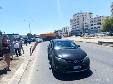 Direksiyon hakimiyetini kaybeden kamyon sürücüsü kazaya neden oldu… Bir yaralı