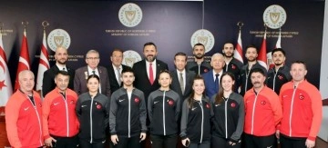 Ertuğruloğlu Türkiye Karate Milli Takımı'nı kabul etti