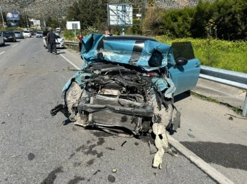 Girne –Lefkoşa ana yolunda bir araç bariyerlere çarptı