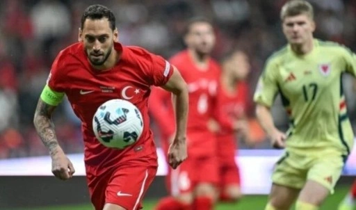 Hakan Çalhanoğlu'ndan Kerem Aktürkoğlu'na destek! 'Arkasında dağ gibi ailesi var&#039