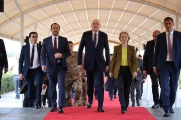 Hristodulidis, Avrupa Komisyonu Başkanı Ursula von der Leyen’le birlikte Lübnan’a gitti