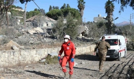 İsrail, Kızılhaç ekibini hedef aldı