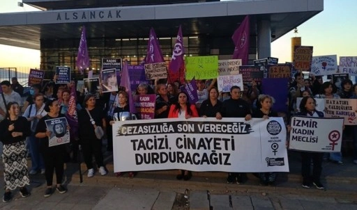 İzmir’de kadınlar, katillere, tacizcilere, cezasızlığa karşı yürüdü